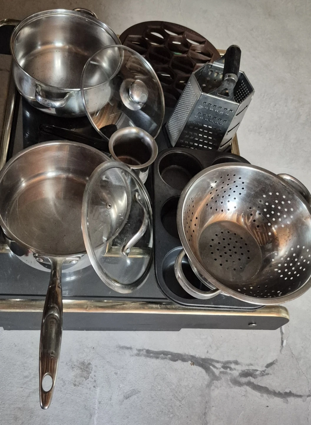 Kitchenware Bundle - Pots, Grater, Muffin Tin & More - photo 4