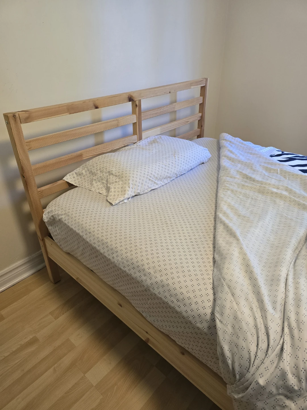 bed - photo 2
