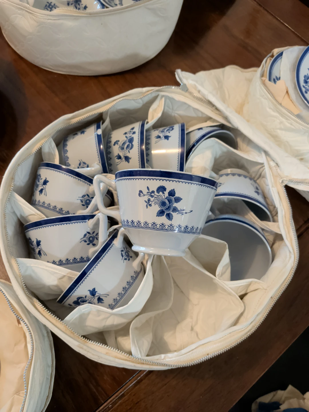 Vintage Blue & White Floral Dinnerware Set in Carrying Case - photo 4
