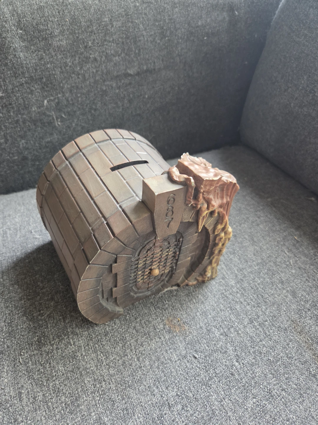 Wozarding world of harry potter gringotts vault 687 coin bank.