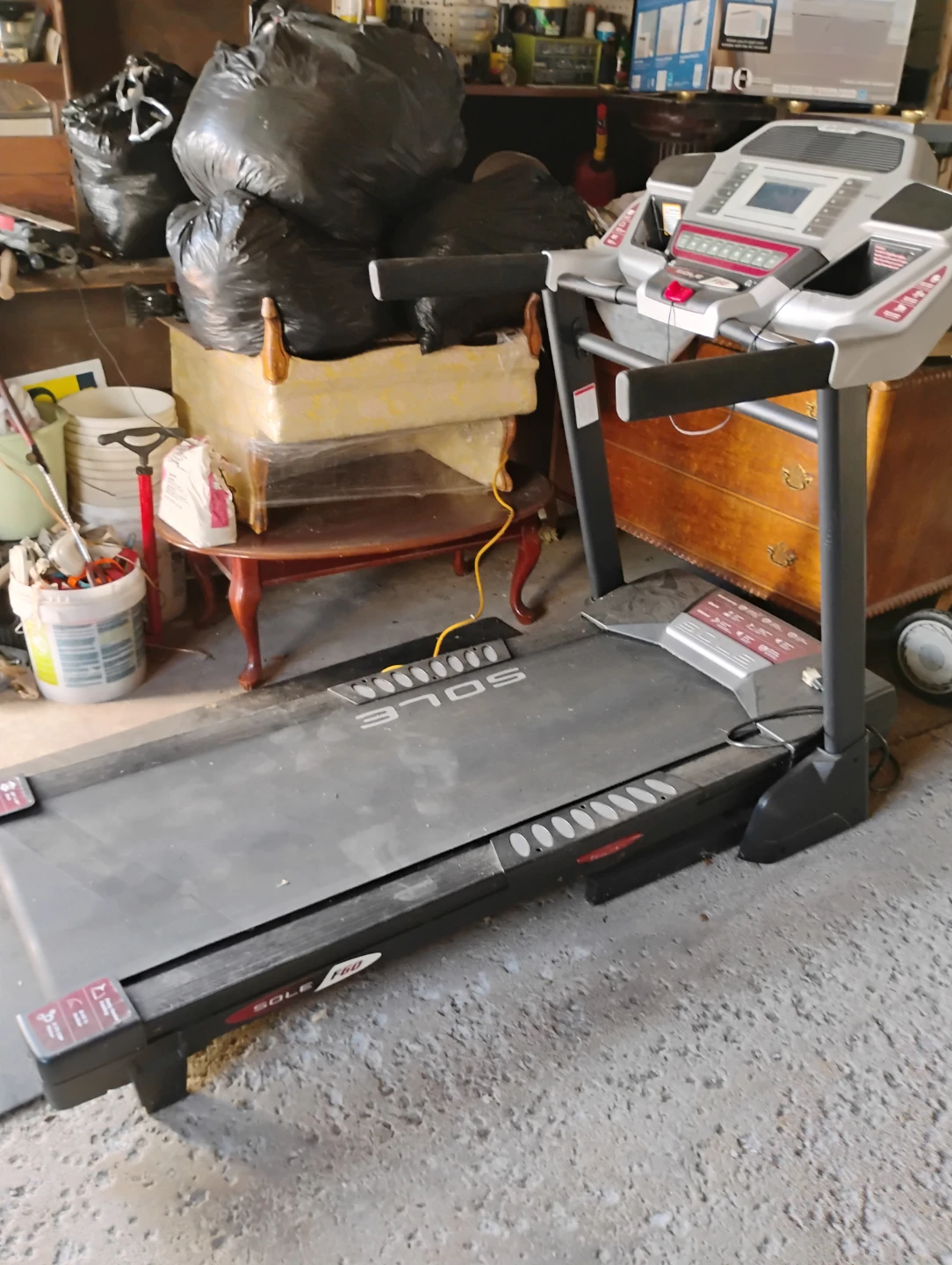 SOLE F60 Treadmill - photo 3