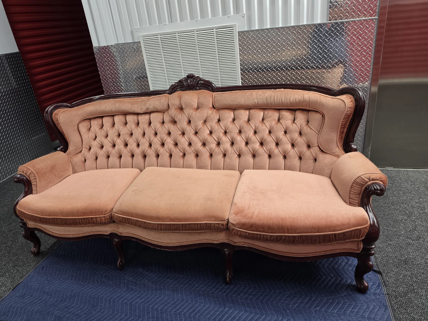 Victorian Style Sofa and Armchair Set - Peach Velvet - photo 2