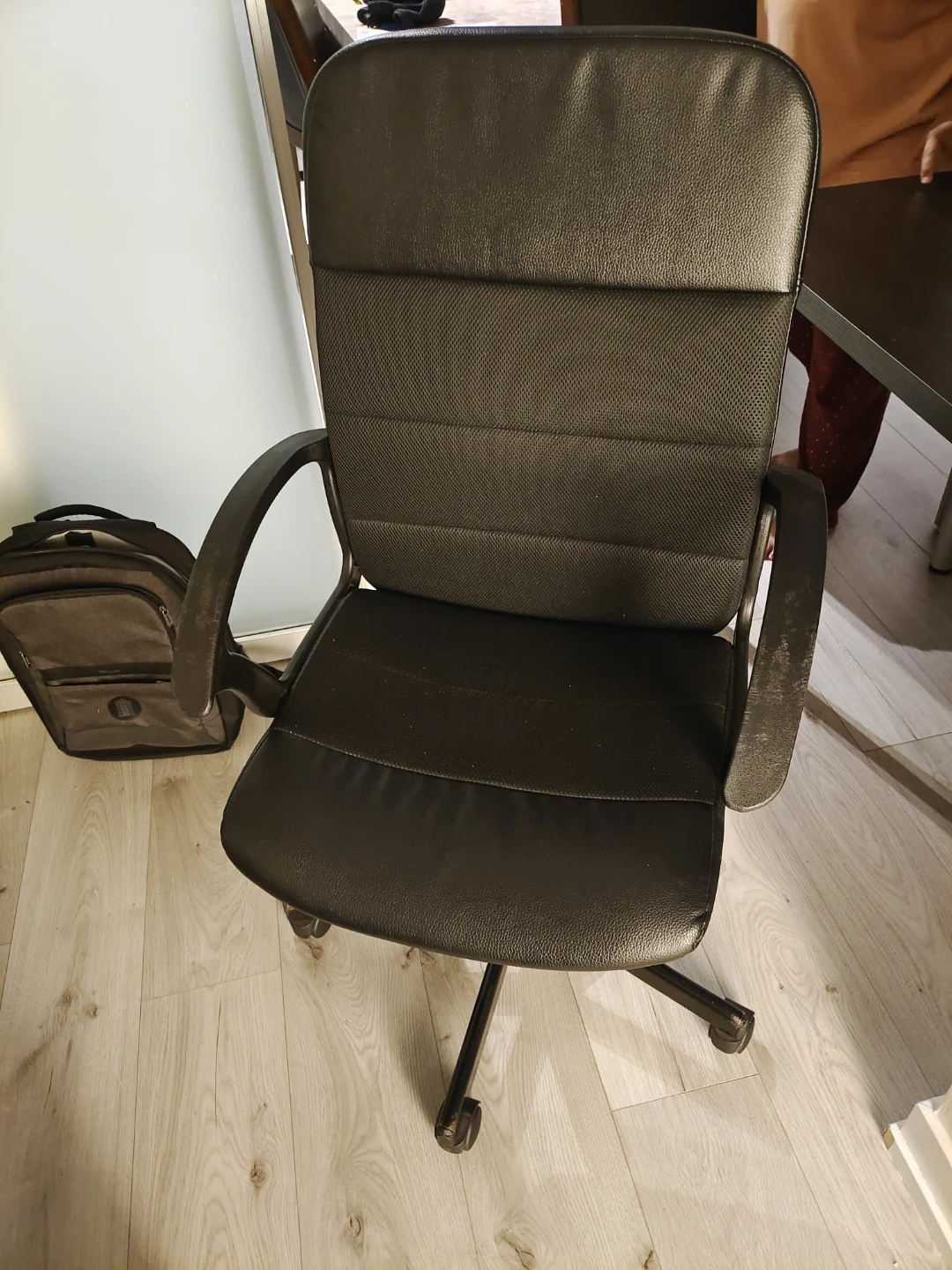 Black desk and ergonomic office chair set - photo 3