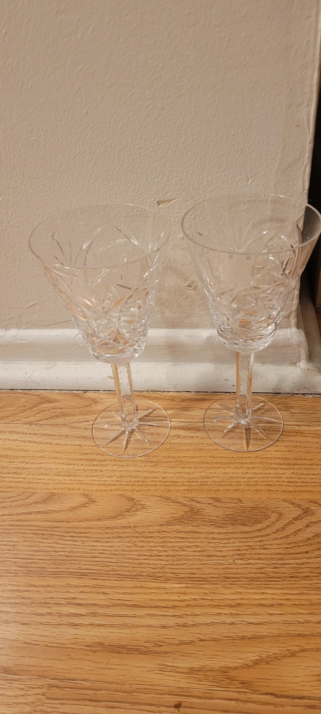 Set of 2 Crystal Wine Glasses