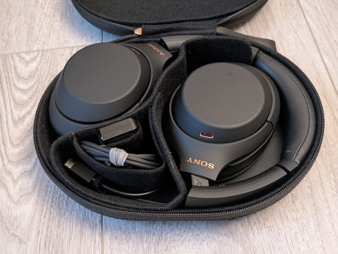 NEW! -- Sony WH-1000XM4 Wireless Noise Cancelling Headphones - photo 3