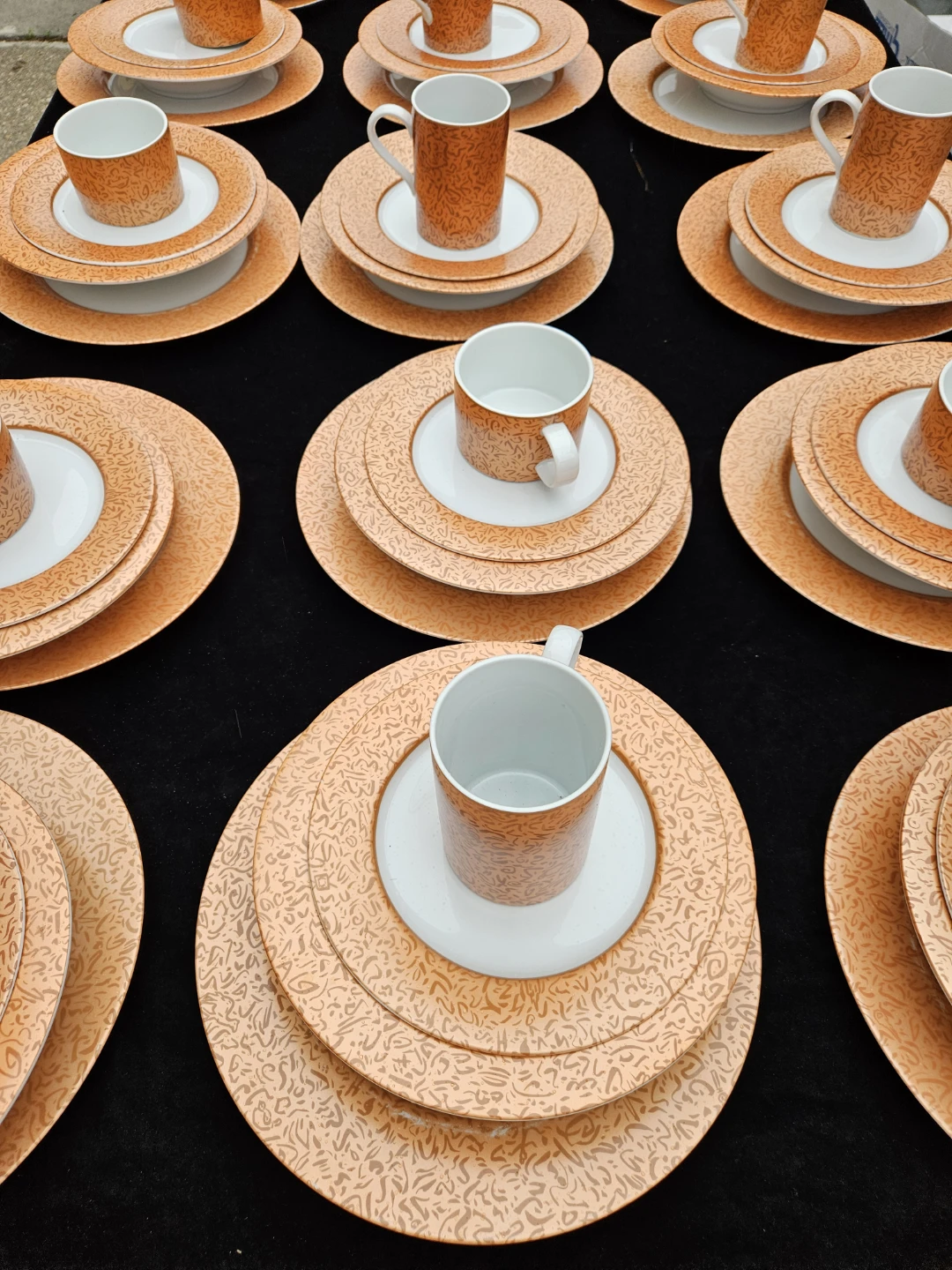 Nice 90 piece dinnerware set - photo 2