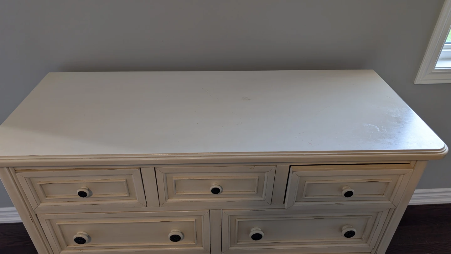 Chester drawers and matching night stands - photo 2
