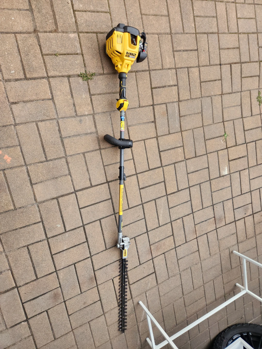 DEWALT 2-Cycle Hedge Trimmer - photo 3