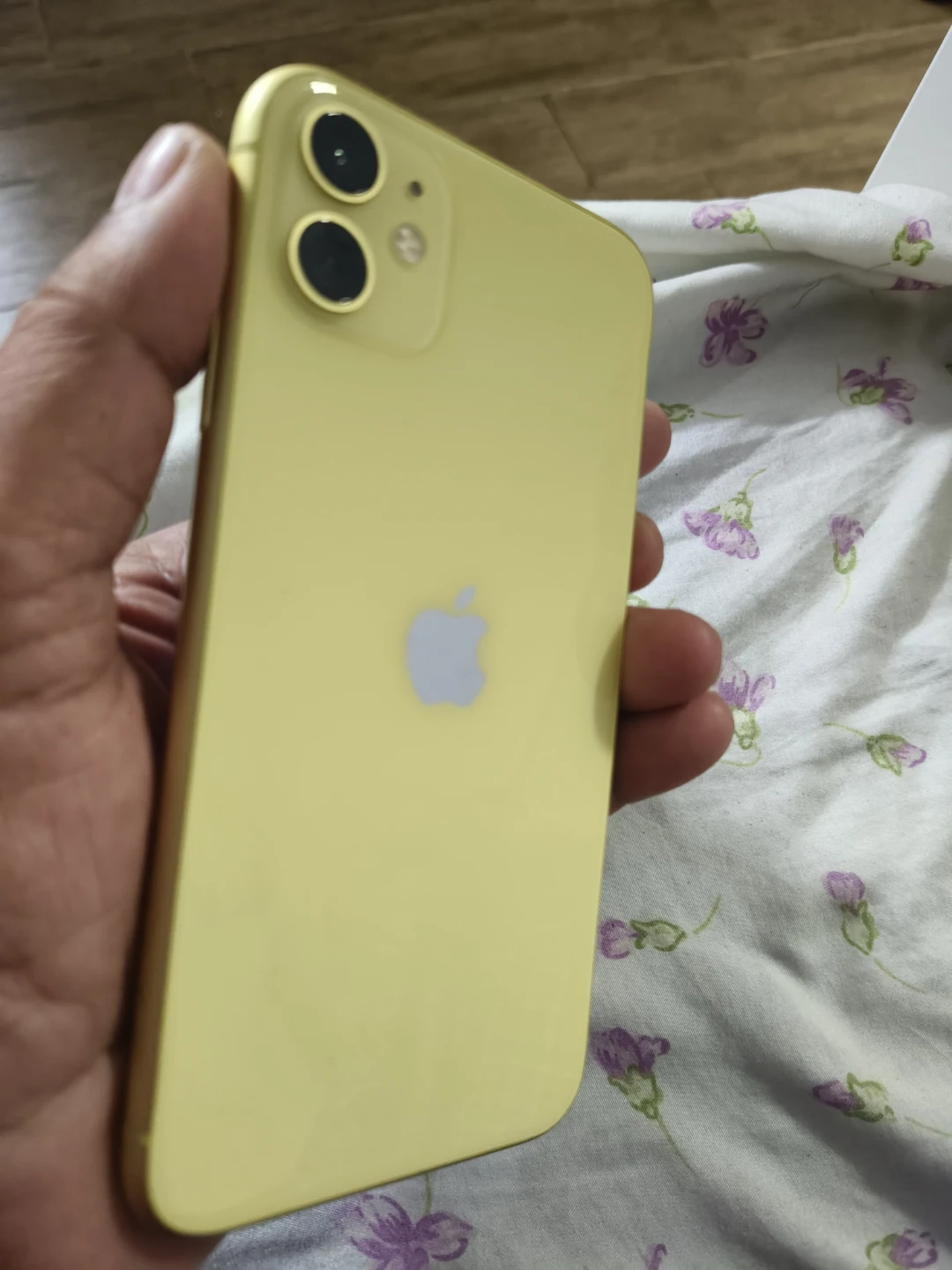 Apple iPhone 11 Yellow 128gb - photo 2