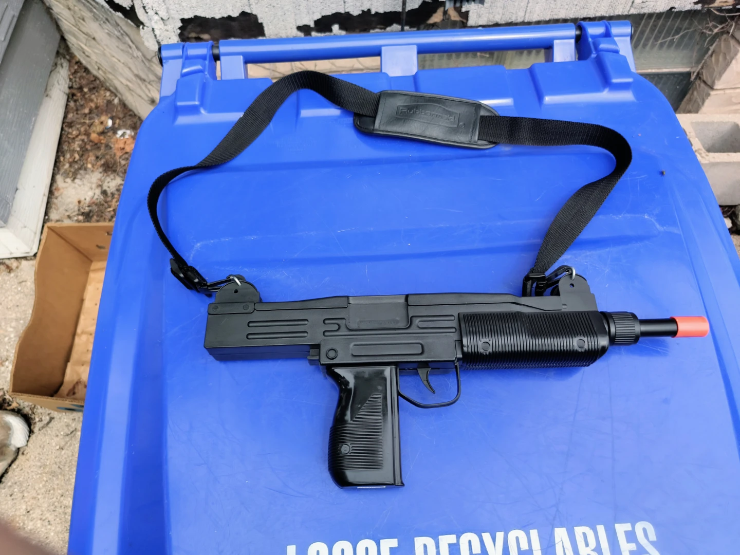 Toy UZI made of plastic 17 long x 6 1/2 x 1 1/2 - photo 3