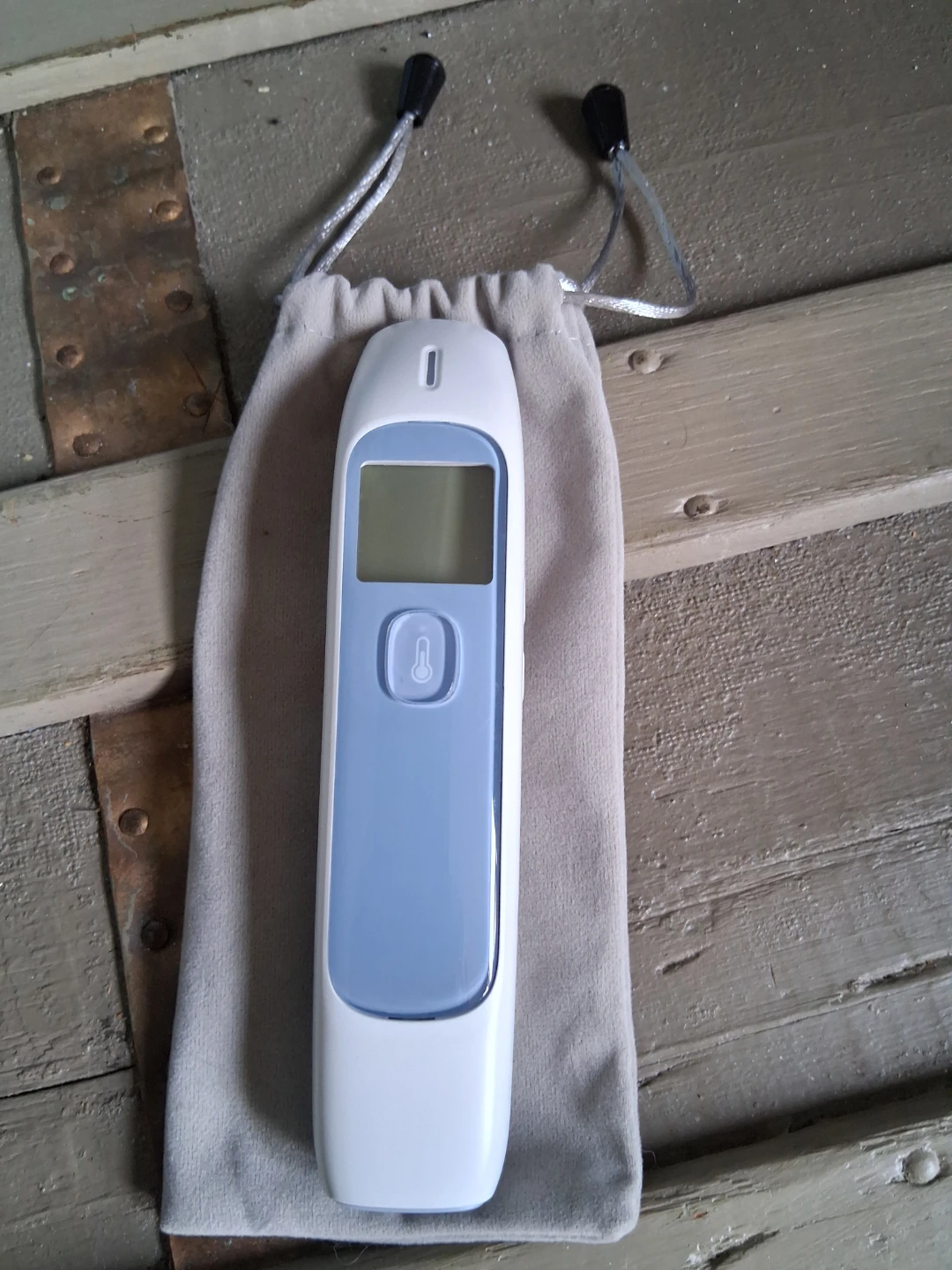 Touchless  digital forehead thermometer