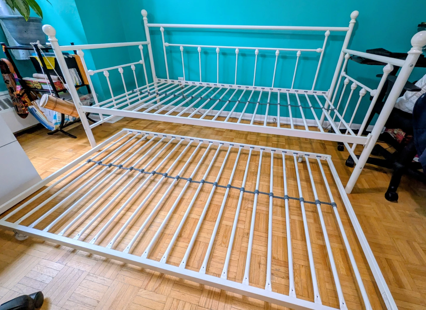 White Metal Daybed with Trundle and like-new mattresses - photo 5