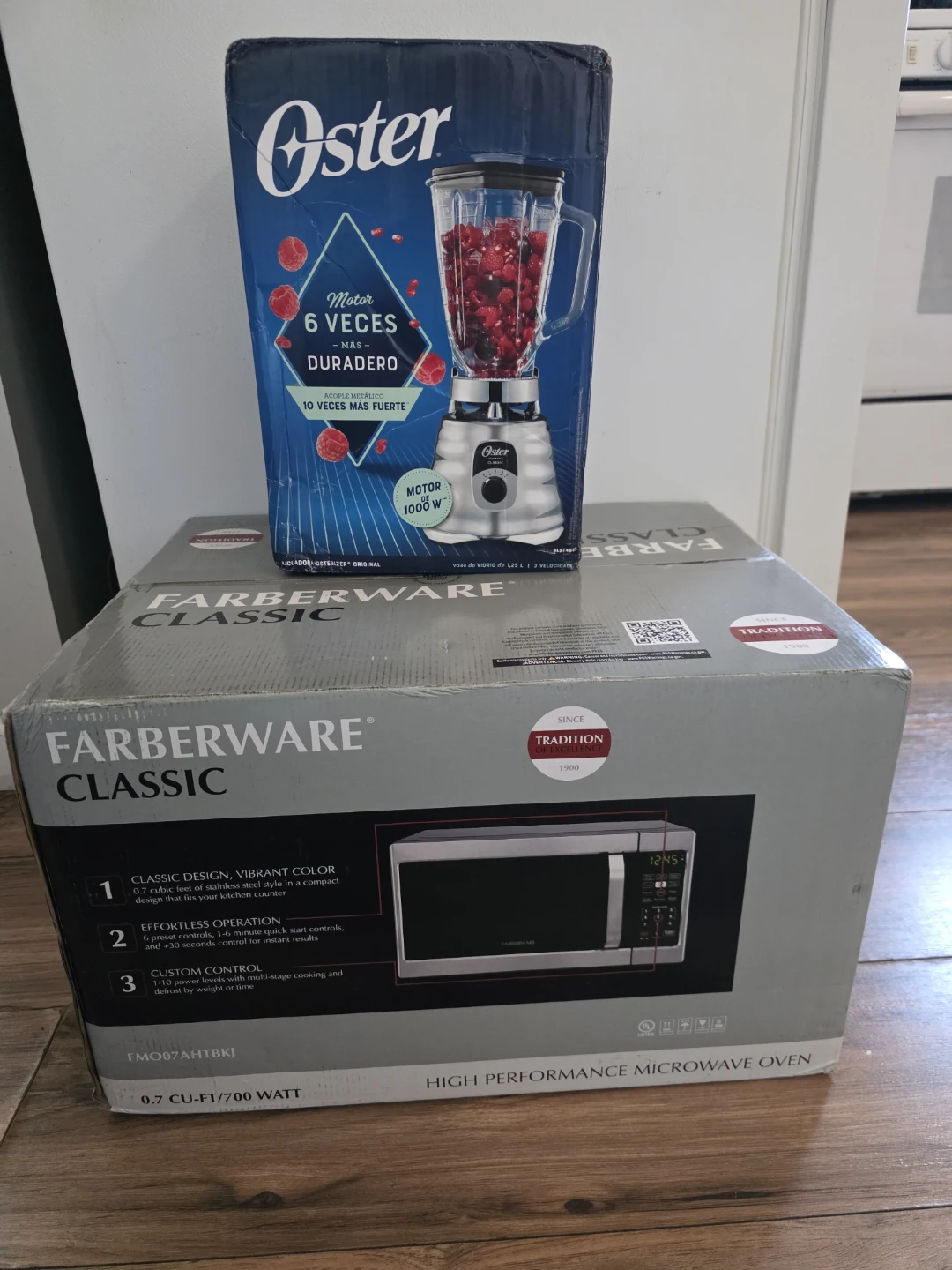 Oster Blender and Farberware Microwave Oven