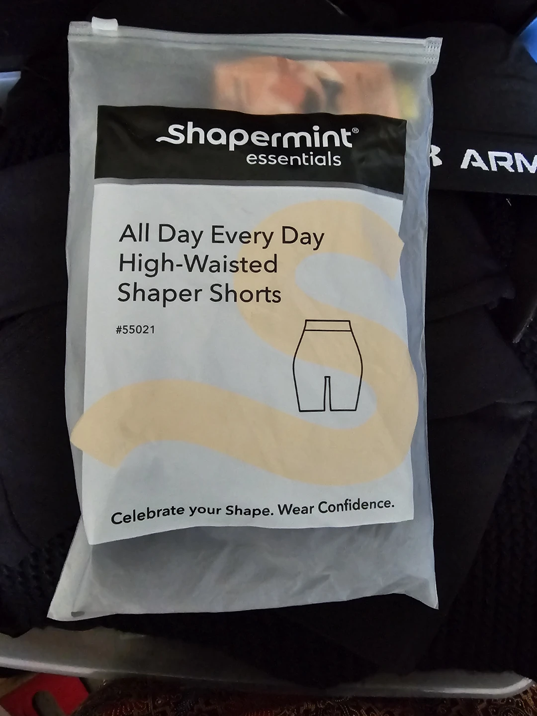 Shapermint clothing.
