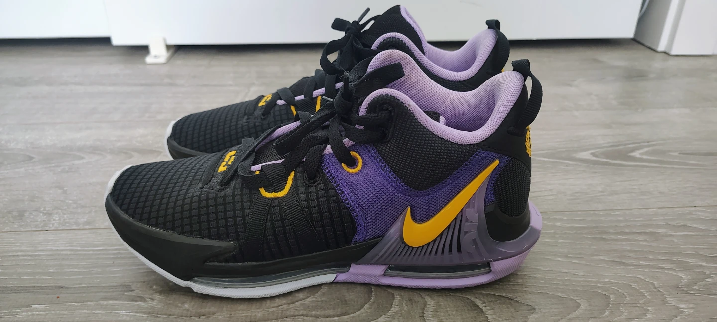 Nike Lebron Witness 5 Basketball Shoes size 6 - photo 2