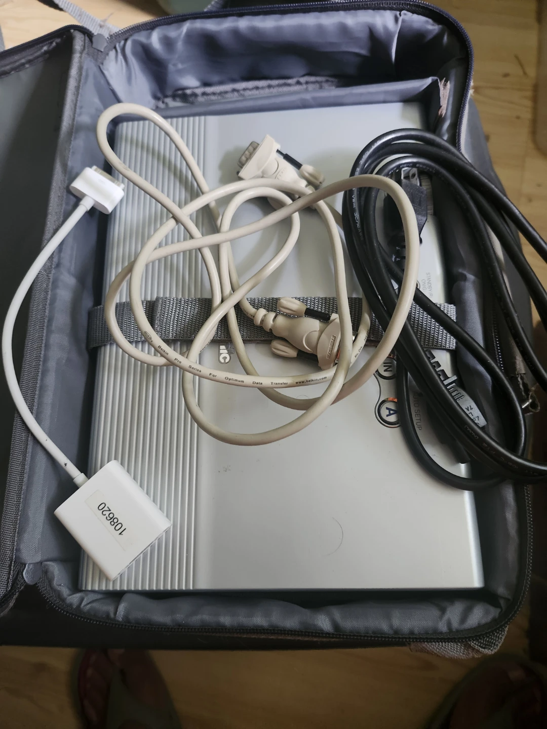 Panasonic Projector with Case and Cables - photo 3