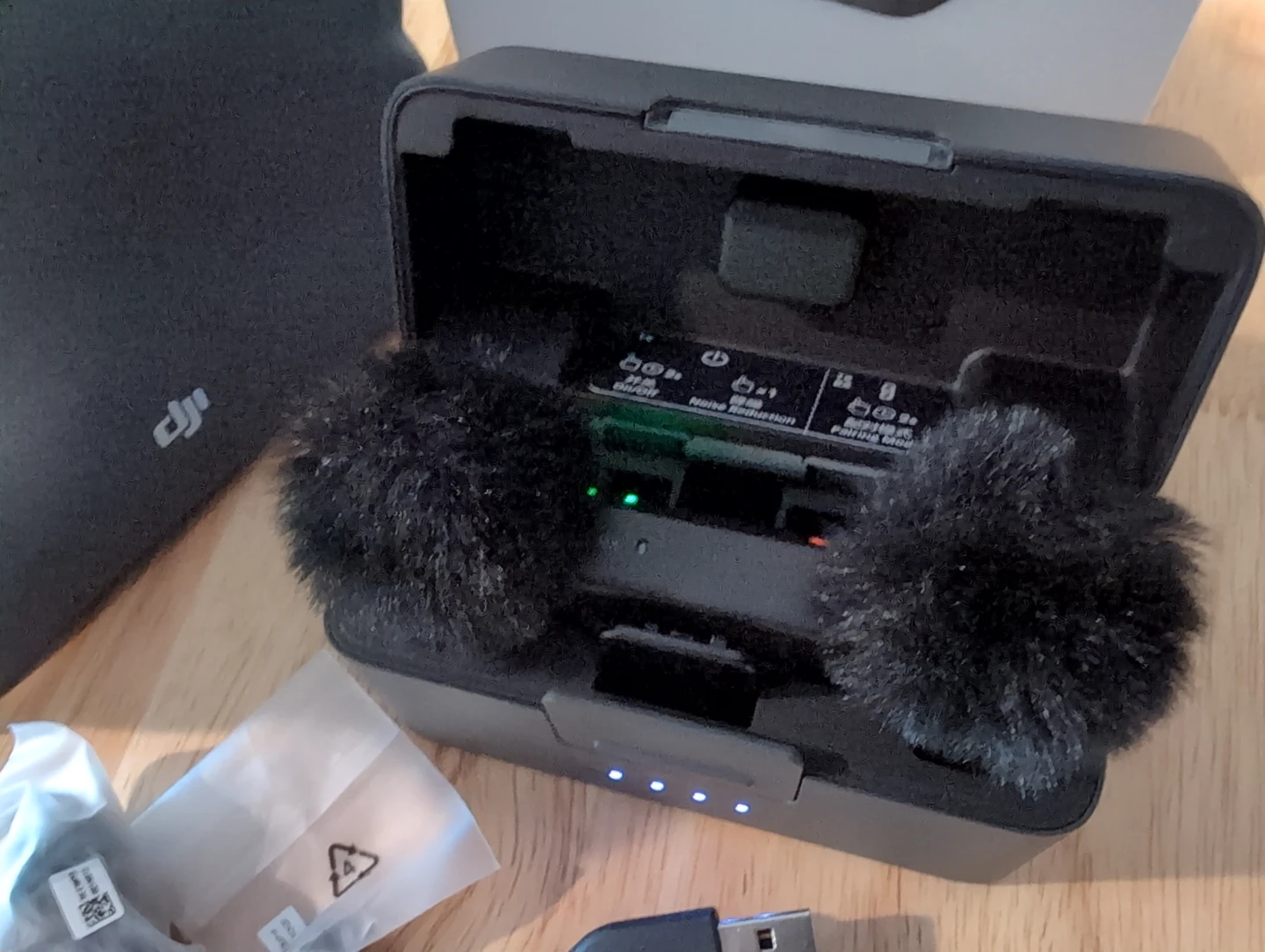 DJI Mic Mini (2 TX + 1 RX + Charger) NEW - photo 3