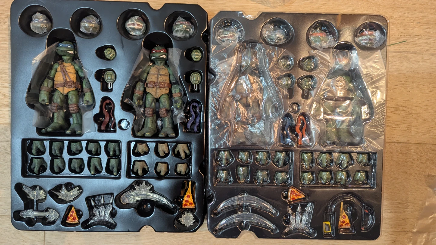 Mezco 1:12  TMNT Box Set (1st Release) Mint Displayed Condition - photo 3