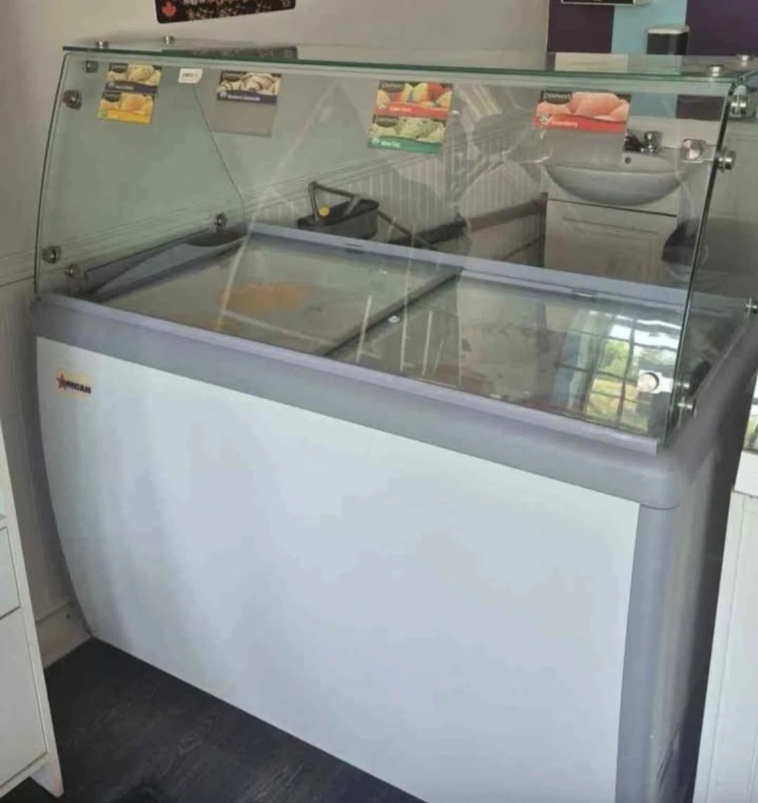 50" Ice Cream Dipping Cabinet / Freezer with Flat Sneeze Guard