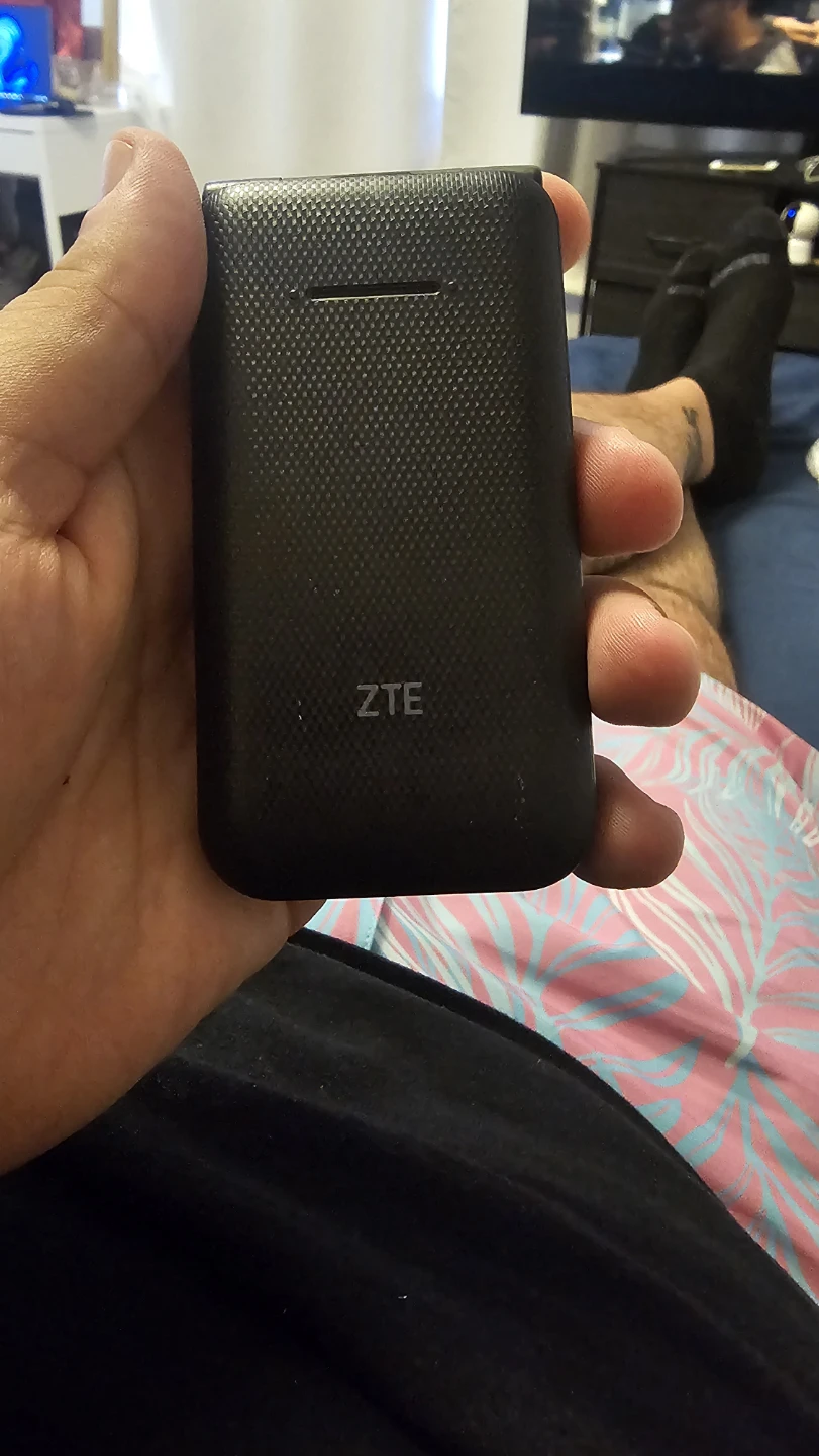 ZTE Flip Phone $15 - photo 3
