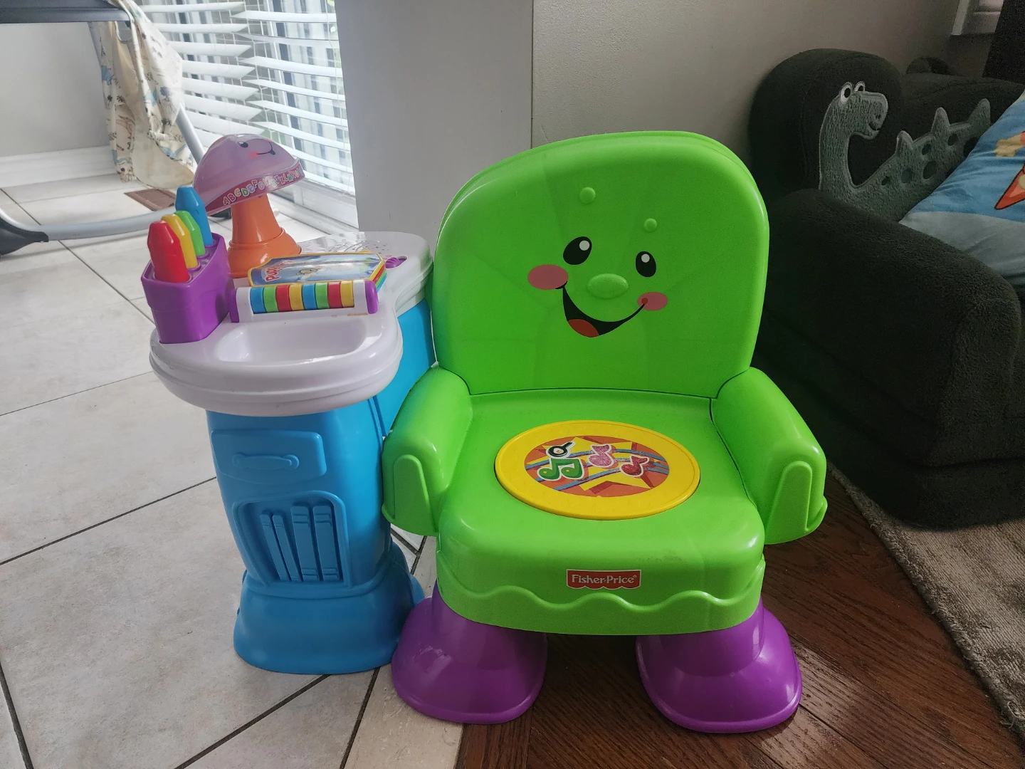 Fisher-Price Laugh & Learn Song & Story Learning Chair