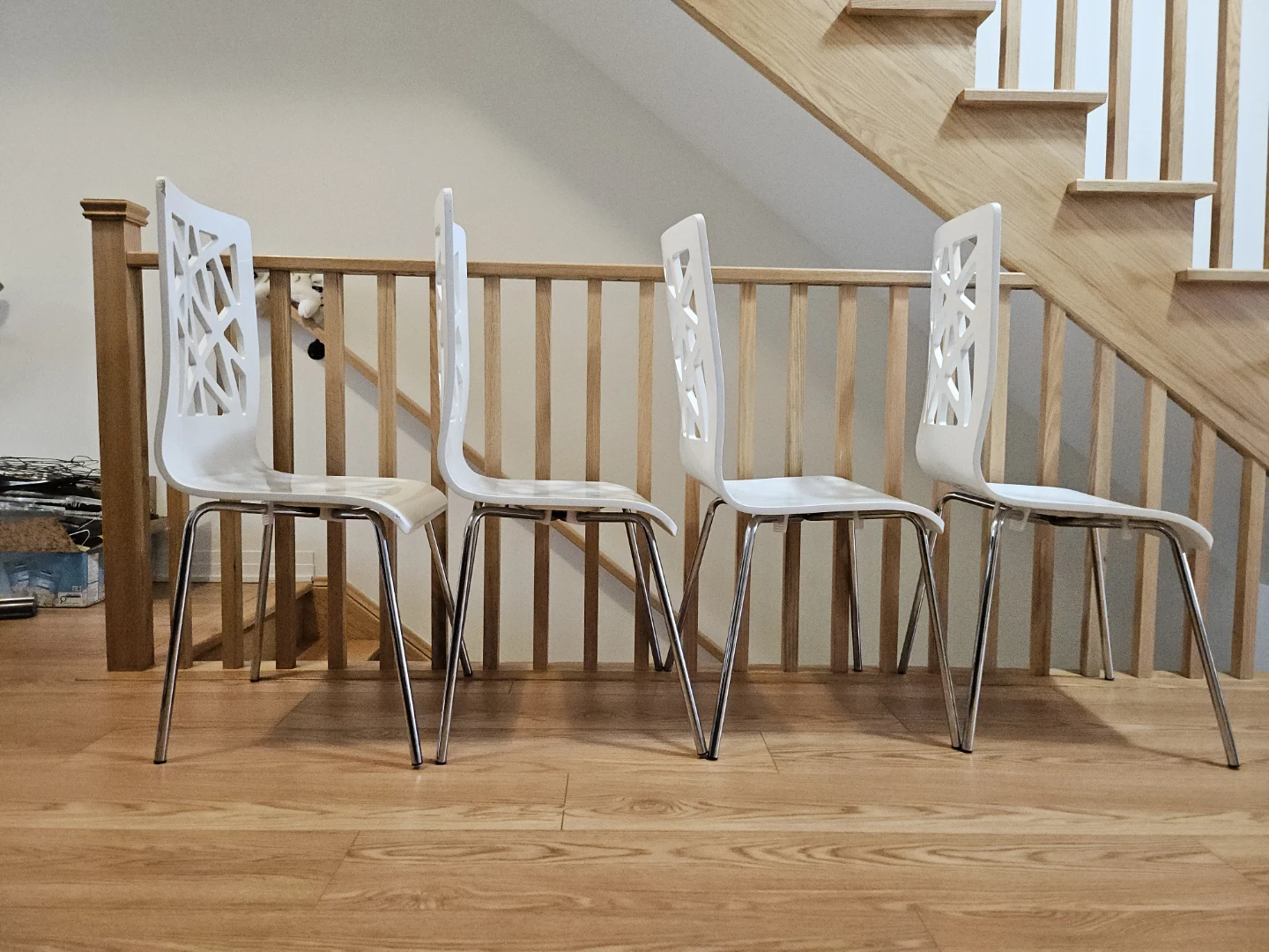 Set of 4 White Modern Chairs - photo 2