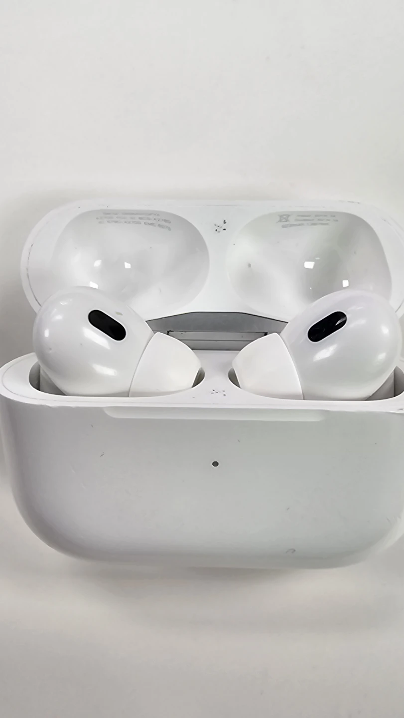 Apple AirPods Pro (2nd Gen) with Charging Case - photo 2