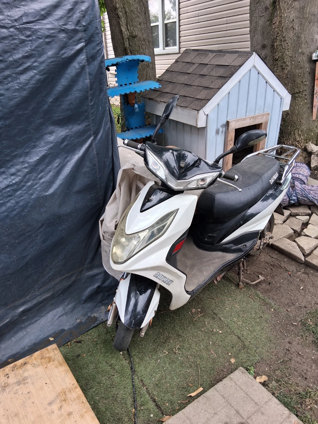 DAYMAK Electric Scooter