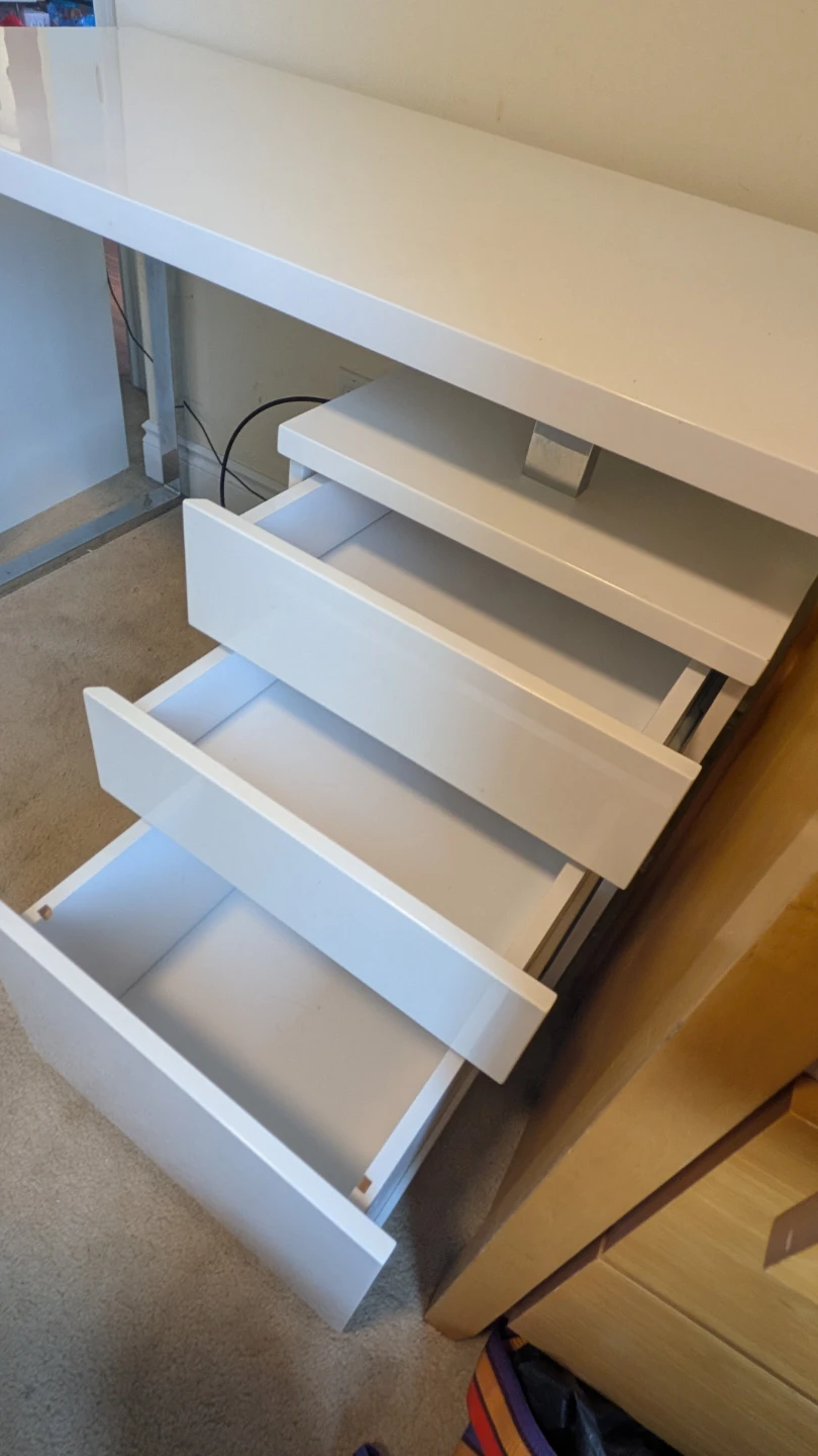 White modern desk with drawers - photo 4