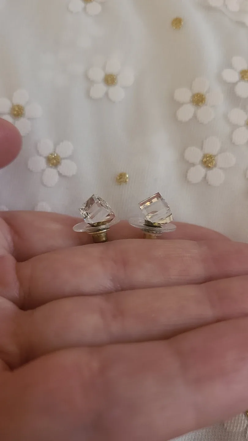 Clear Crystal Stud Earrings - photo 3