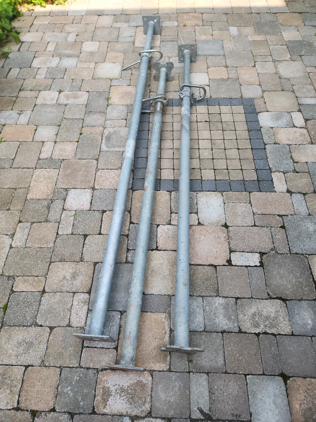 3 Adjustable Support Posts