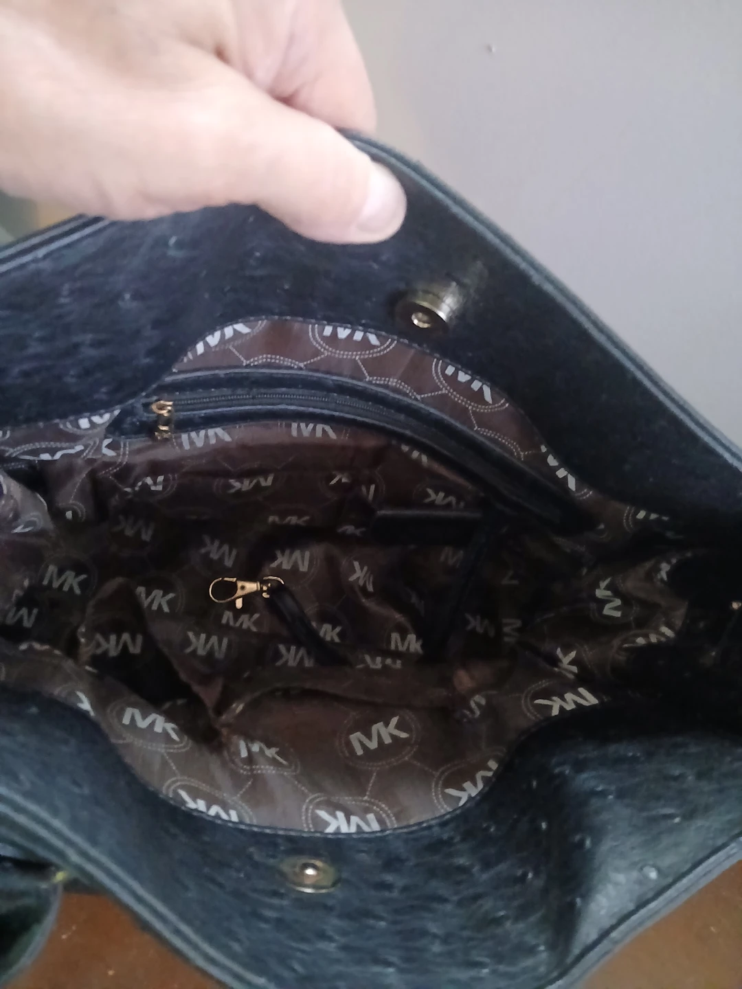 Michael Kors Black Ostrich Embossed Handbag - photo 2
