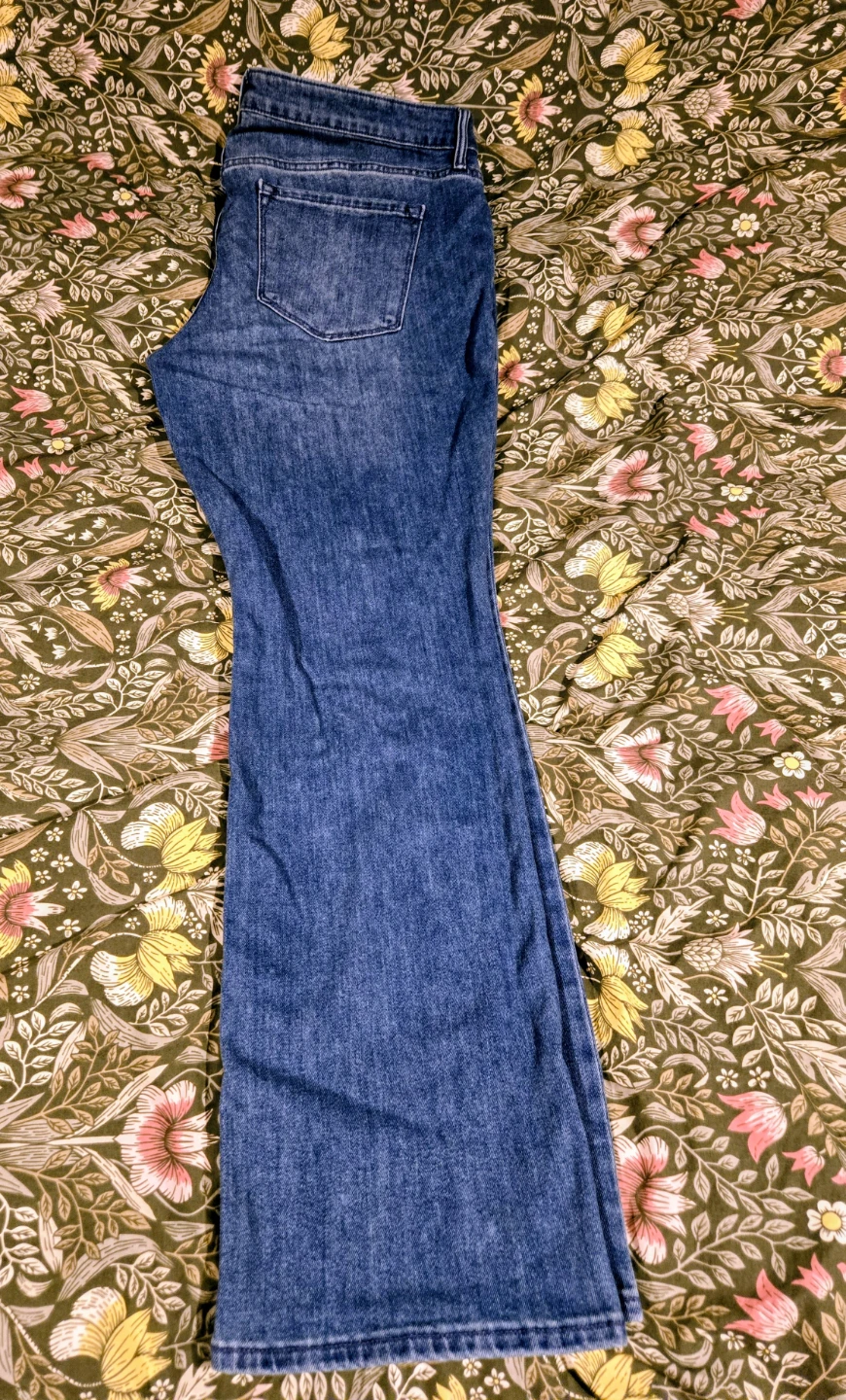Old Navy Women's Mid-Rise Boot-Cut Jeans Size 16