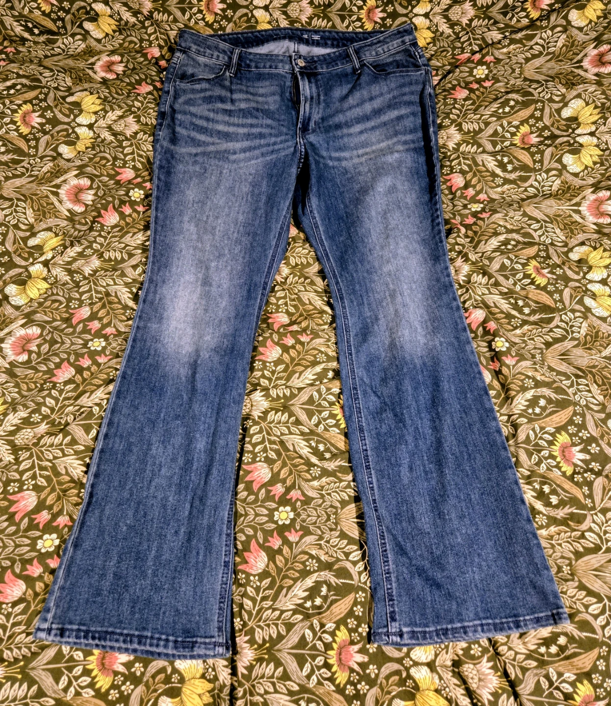 Old Navy Women's Mid-Rise Boot-Cut Jeans Size 16 - photo 2