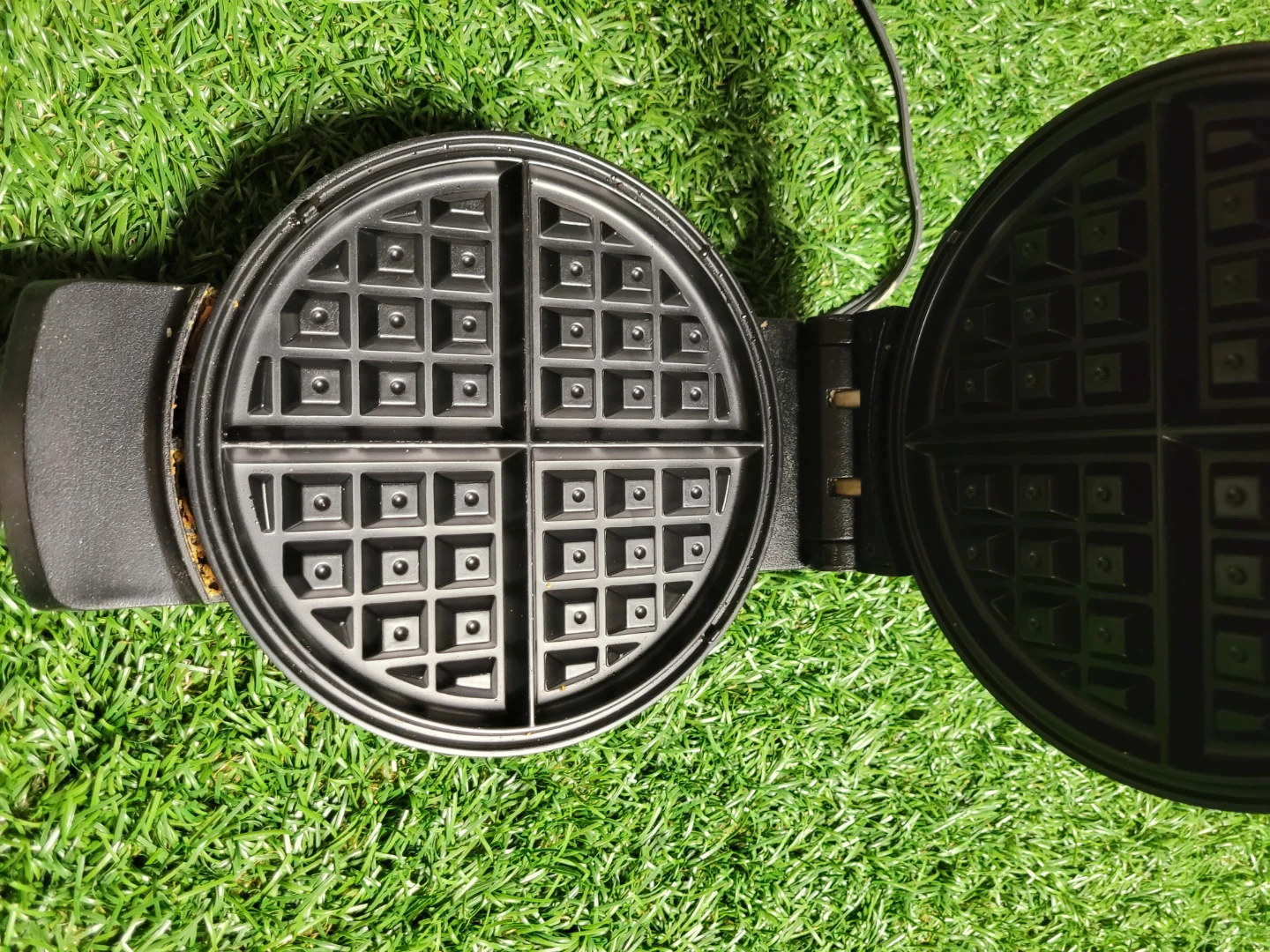 Black & Decker Round Waffle Maker