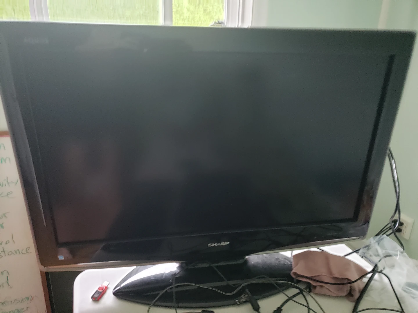 Sharp Aquos LC-32043U 32" LCD TV