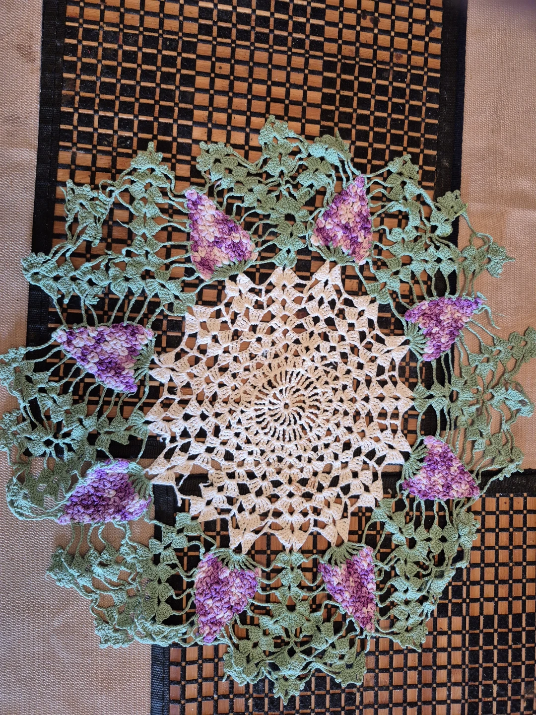 2 vintage crochet doilies - photo 2