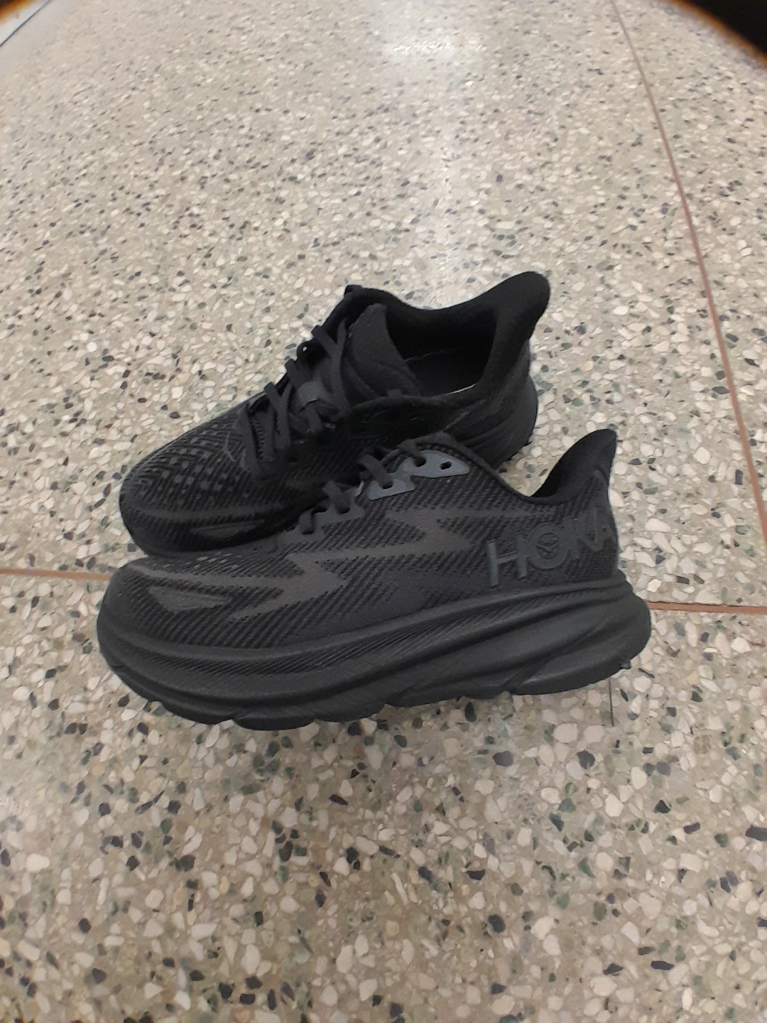 Hoka Clifton 9 Black Running Shoes Women's Size 7 - photo 3