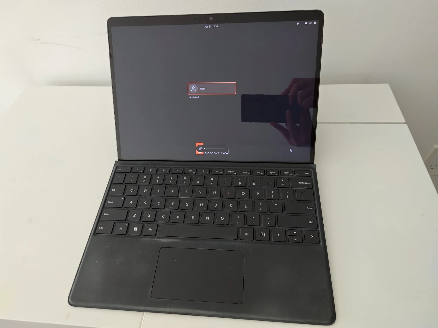 Surface Pro 8 i7 16GB 256GB  Ubuntu, Keyboard Cover Included