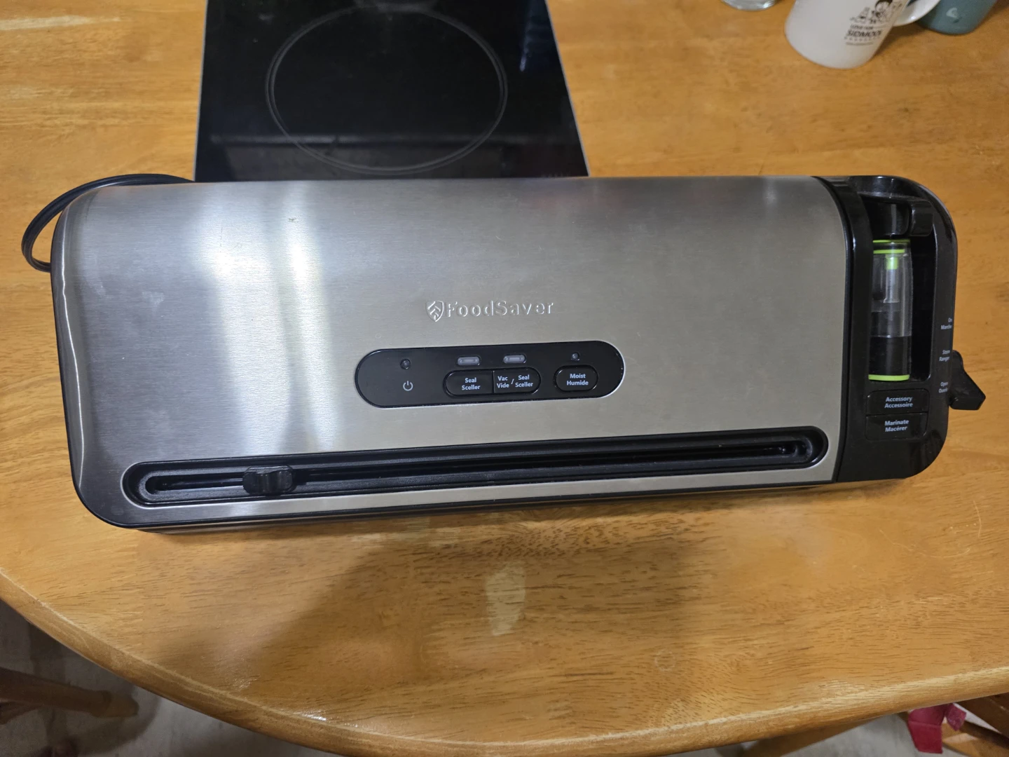 FoodSaver Vacuum Sealer +5 refill rolls