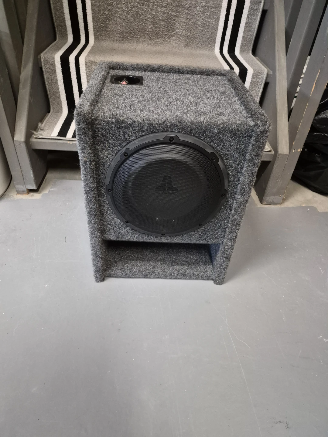 10 in JL Audio Sub in Enclosure