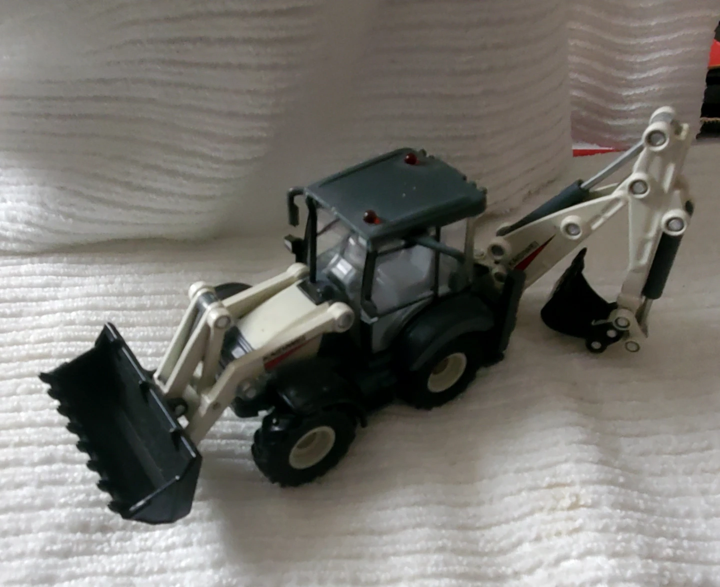 Kaidiwei backhoe loader diecast toy - photo 2