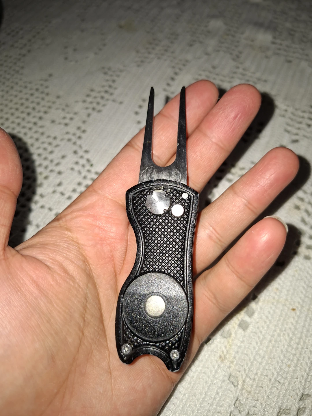 Black Golf Divot Repair Tool