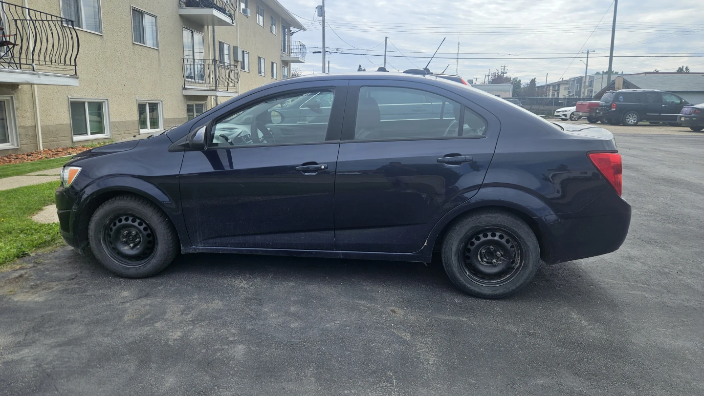 2015 chevy sonic sedan lt - photo 2
