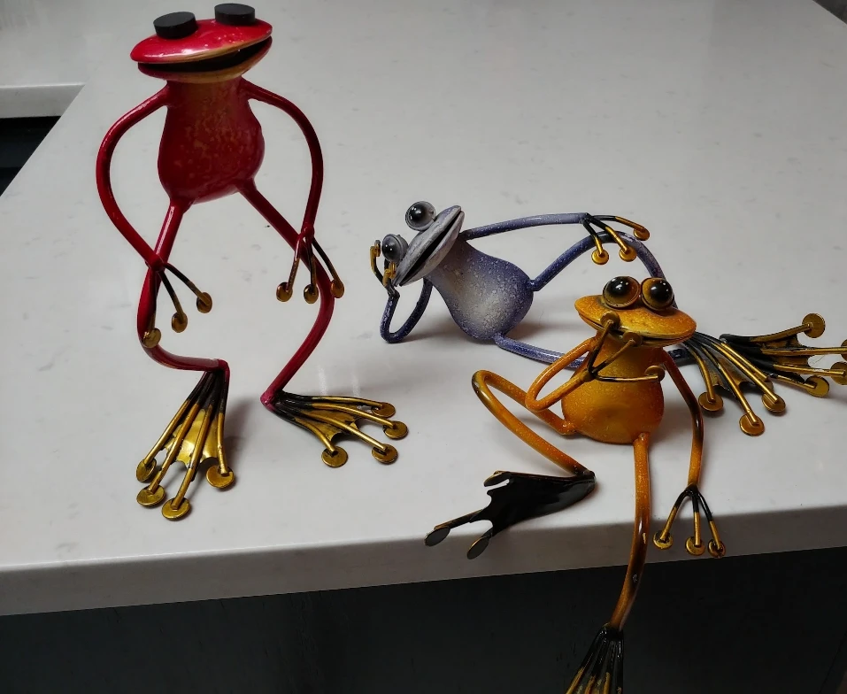 Metal Frogs Decor