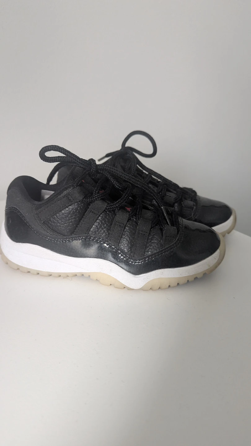 Air Jordan 11 Retro Low 72-10 – Kids 11C