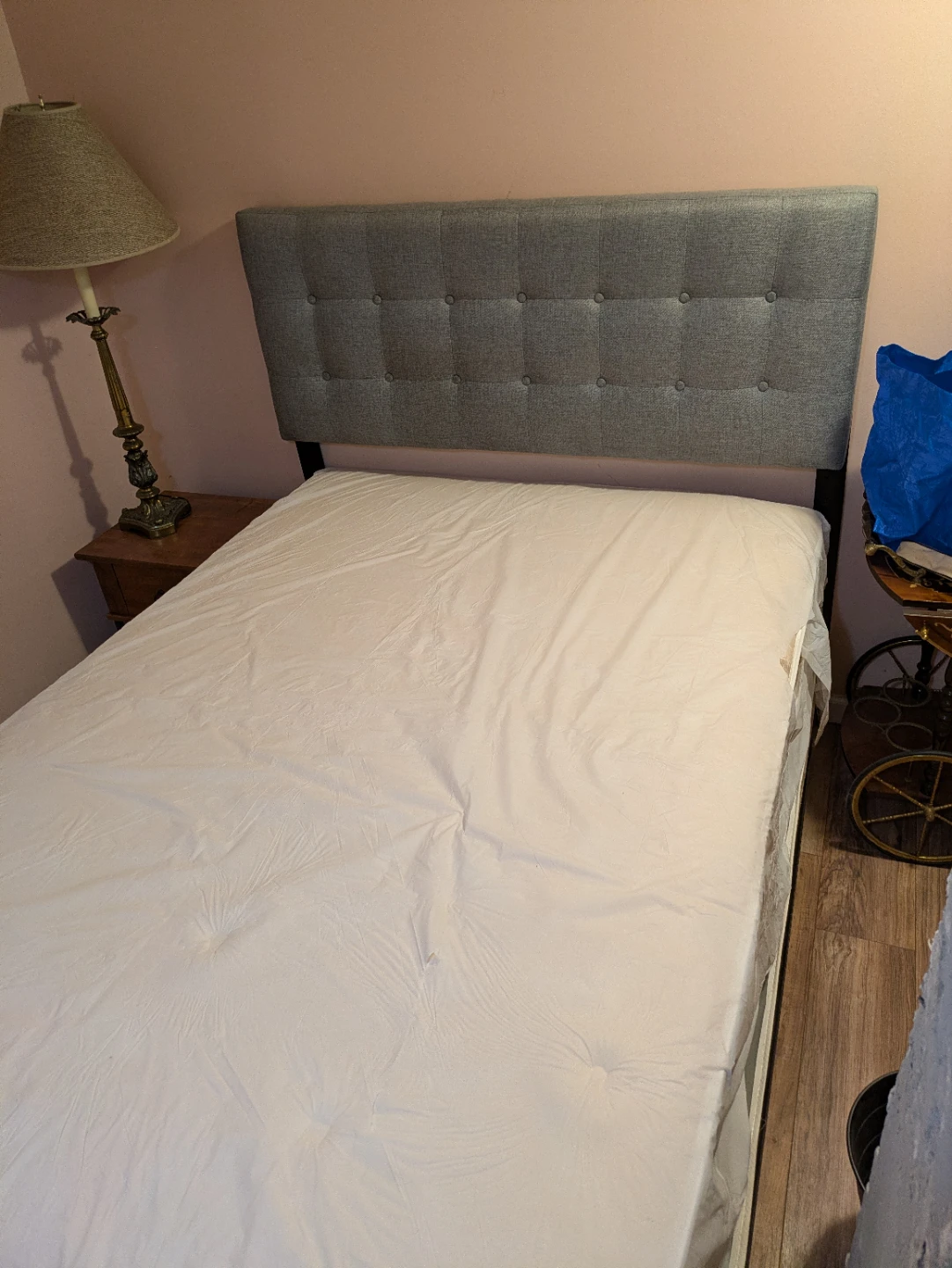 Queen size bed - photo 3
