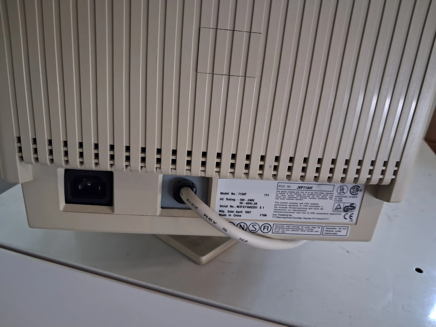 Hewlett Packard 700/96 CRT Monitor - photo 5