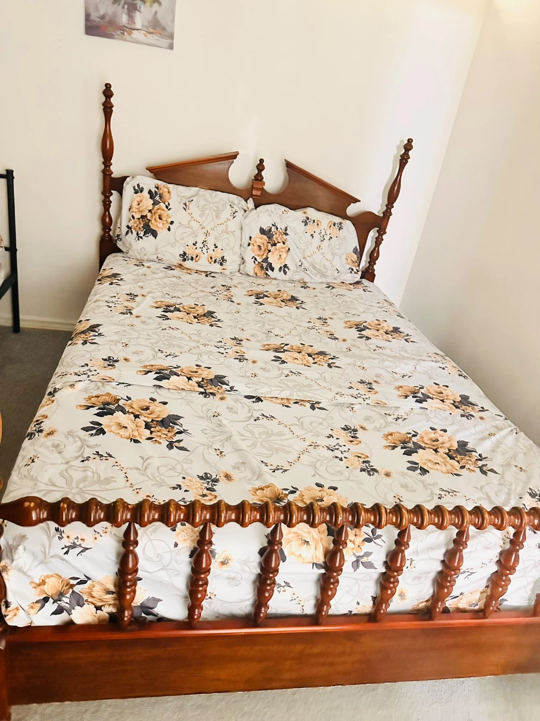Bed and dresser - photo 3