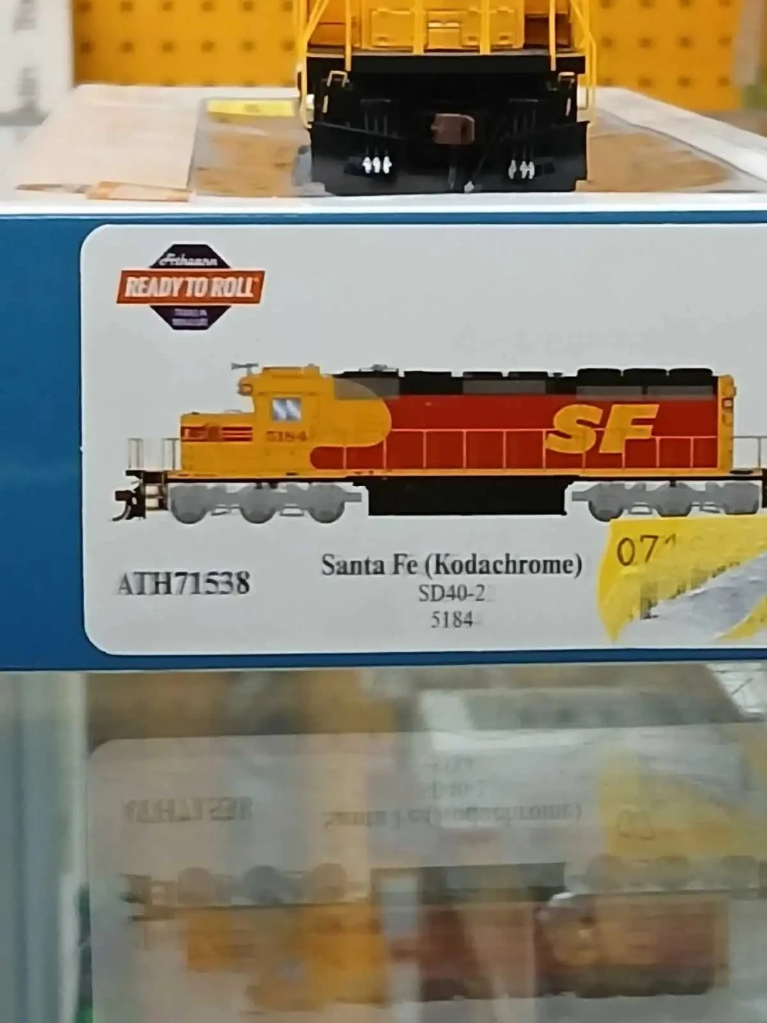 Athearn Ready to Roll Santa Fe Kodachrome SD40-2 #5184 - photo 4
